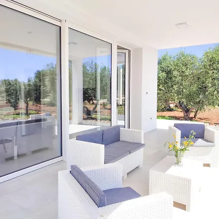 Olive Trees House Вилла *